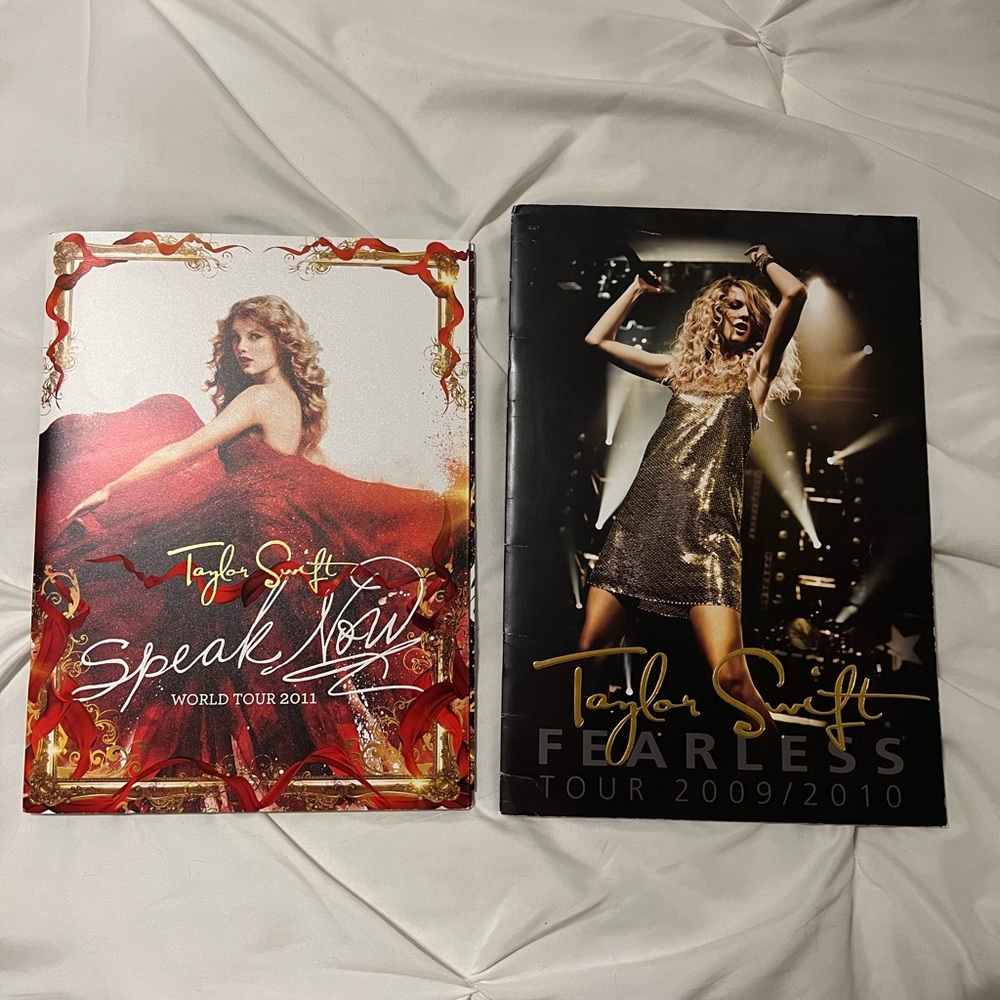 Taylor Swift Fearless and Speak Now tour books